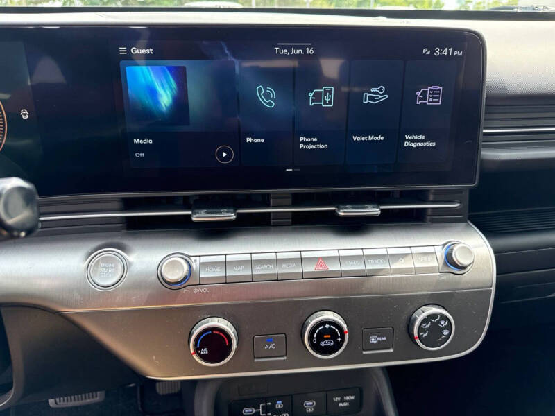 2025 Hyundai Kona SE