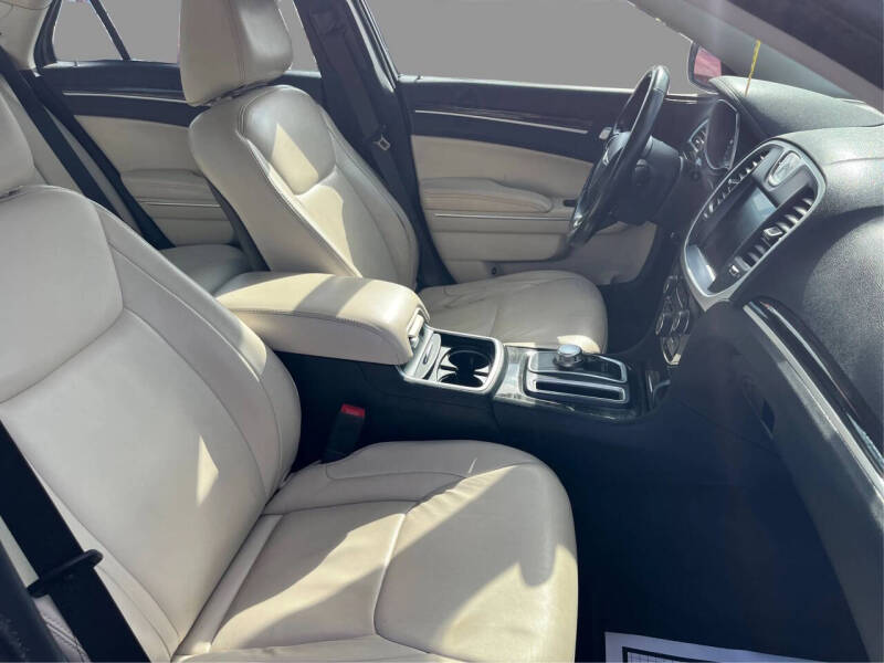 2015 Chrysler 300 Limited