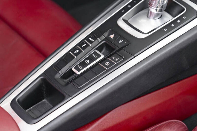 2019 Porsche 911 Carrera