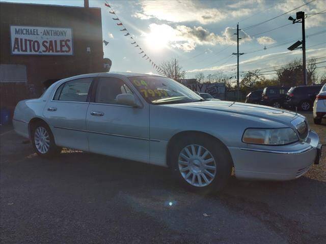 2004 Lincoln Town Car for sale at MICHAEL ANTHONY AUTO SALES in Plainfield NJ