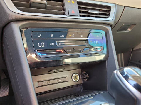 2025 Volkswagen Taos SEL 4Motion