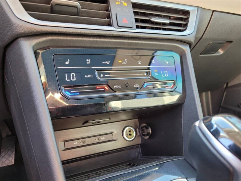 2025 Volkswagen Taos SEL 4Motion