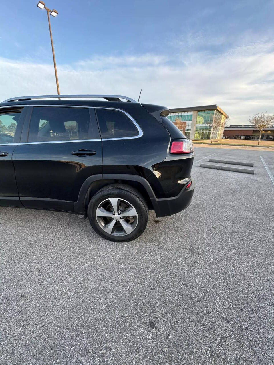 2020 Jeep Cherokee for sale at MOTOR VILLAGE LLC in Houston, TX