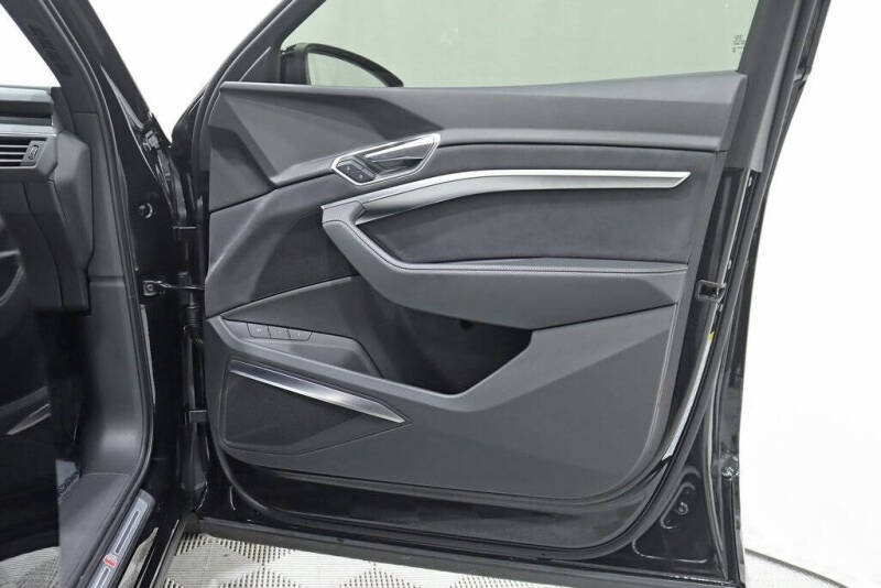 2022 Audi e-tron S quattro Prestige