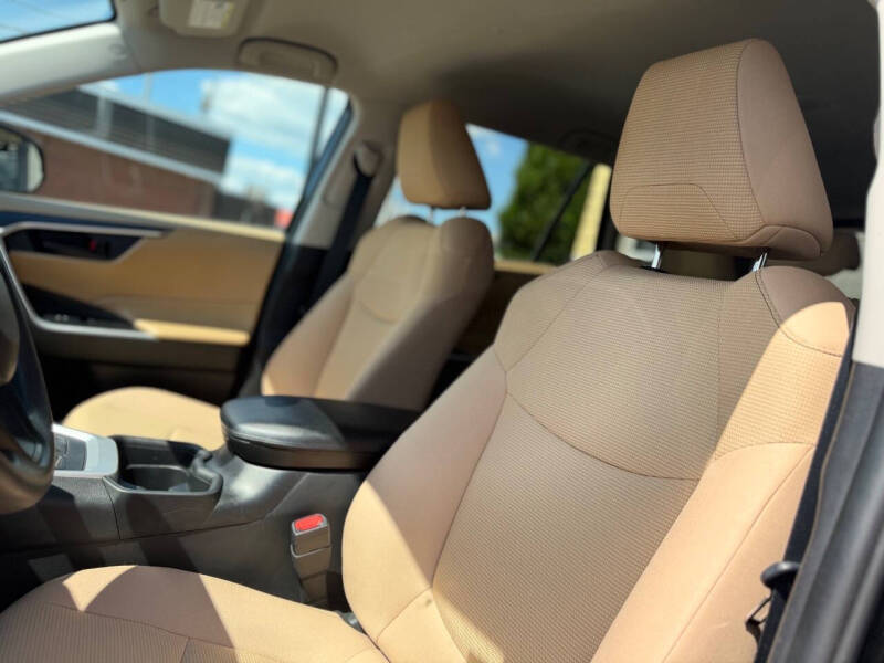 2021 Toyota RAV4 LE