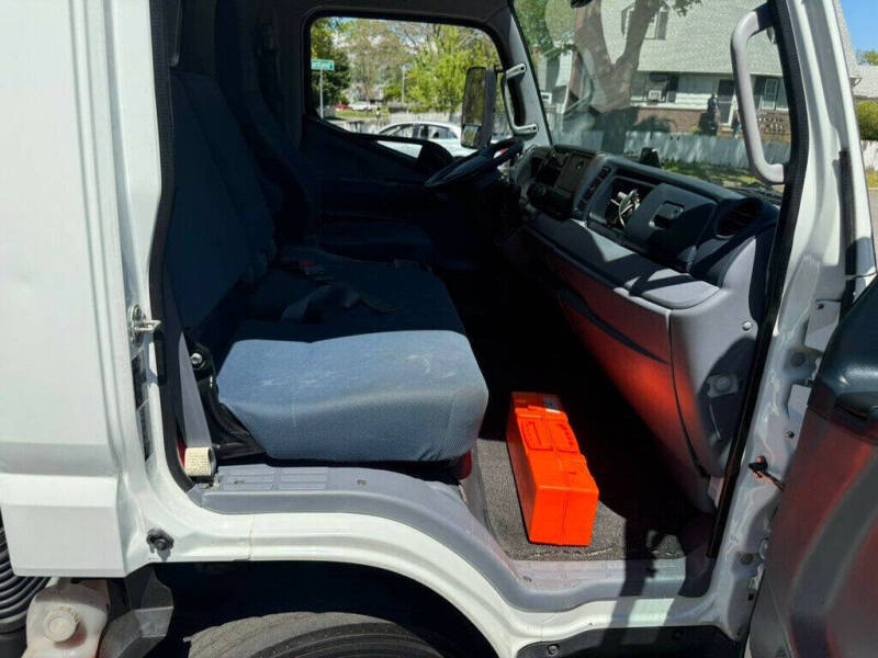 2017 Mitsubishi Fuso FE180