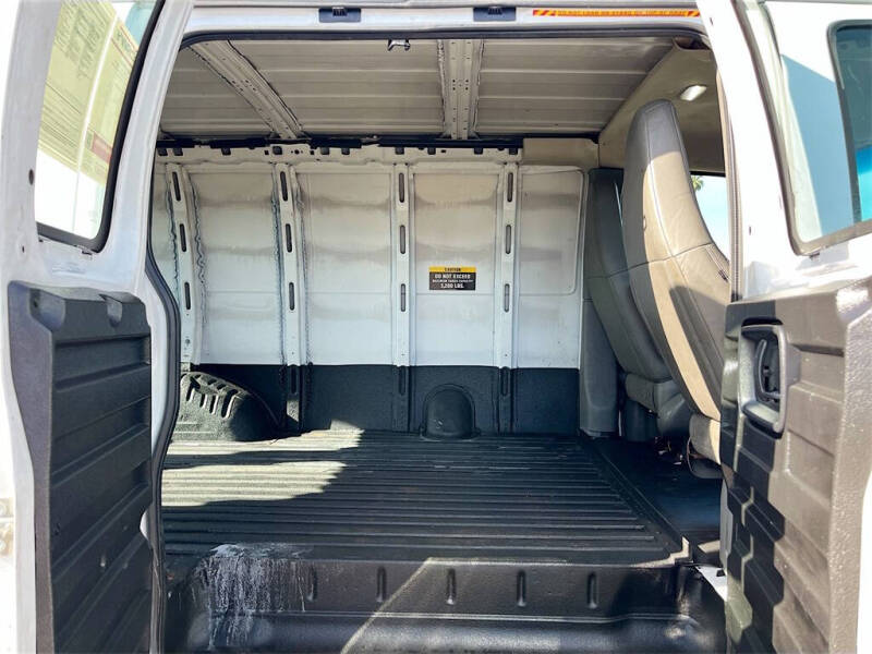 2022 GMC Savana 2500