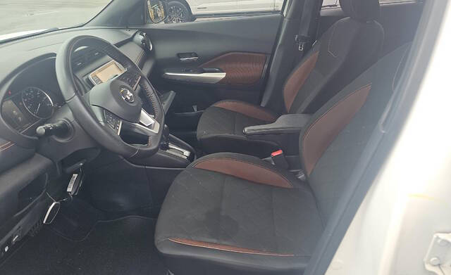 2020 Nissan Kicks SR