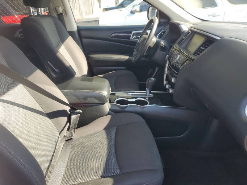 2020 Nissan Pathfinder SV