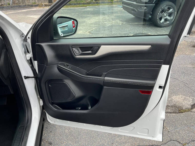 2022 Ford Escape Hybrid SE