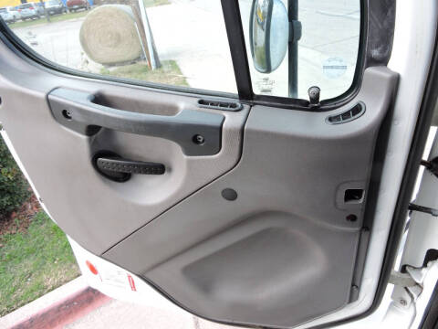 2012 Freightliner M2 106