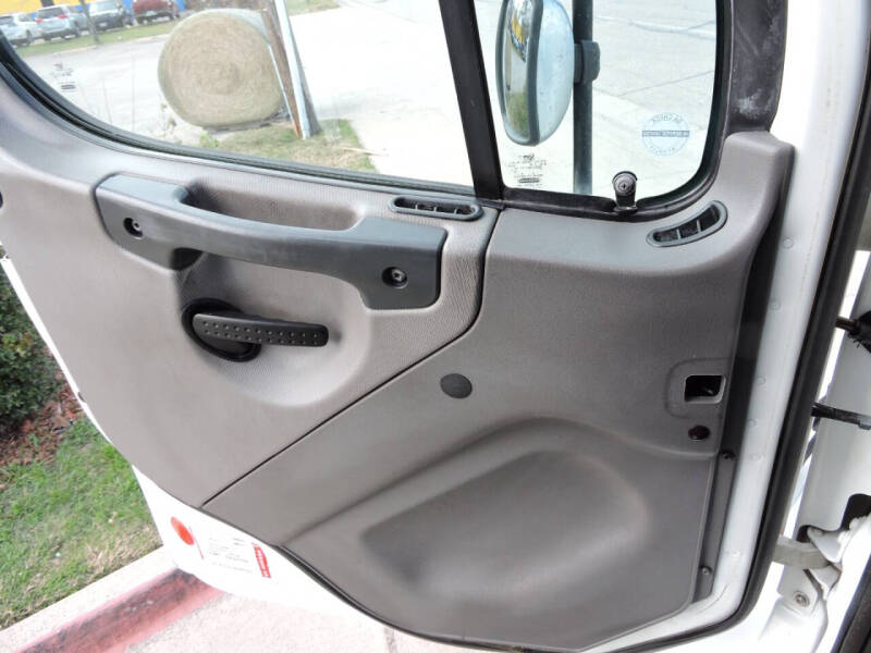 2012 Freightliner M2 106