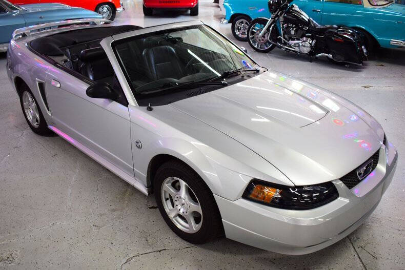 2004 Ford Mustang Deluxe