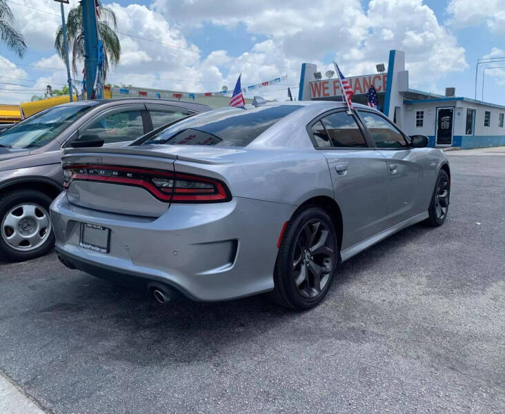 2018 Dodge Charger SXT photo 4