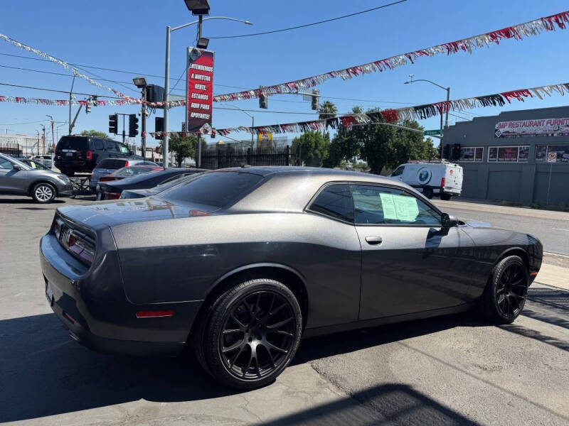 2017 Dodge Challenger SXT