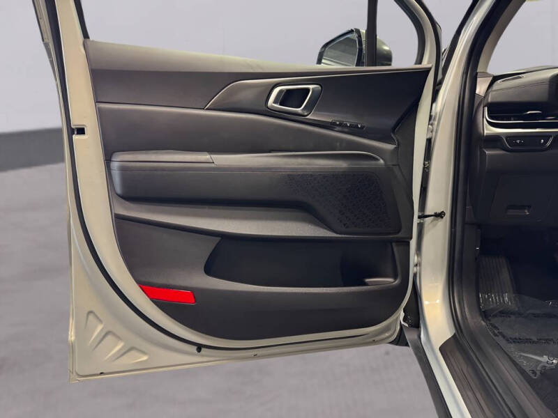 2025 Kia Carnival SX