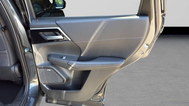 2026 Mitsubishi Outlander LE