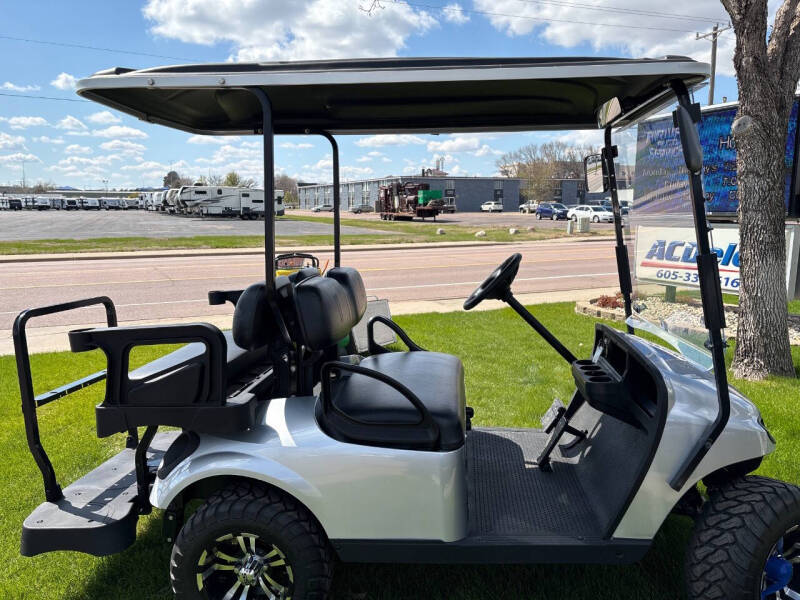 2022 E-Z-GO Golf car 2-2