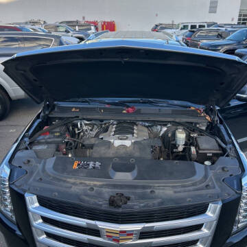 2018 Cadillac Escalade ESV Luxury