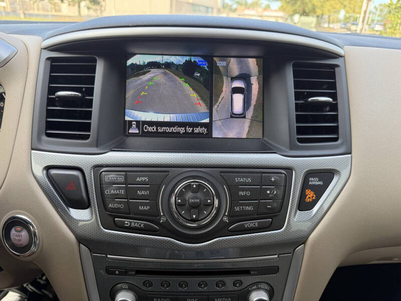 2017 Nissan Pathfinder SL