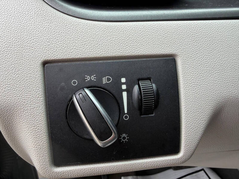2012 Volkswagen Routan S