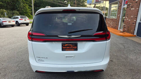 2022 Chrysler Pacifica Touring L