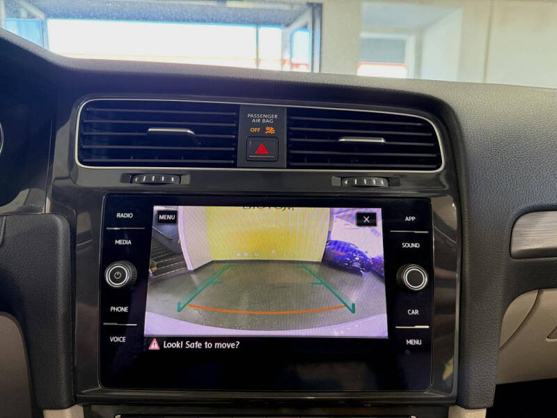 2018 Volkswagen Golf TSI SE