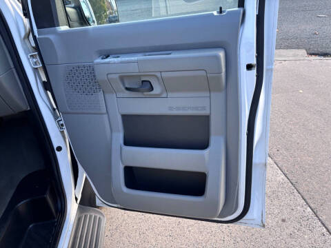 2009 Ford E-Series E-350 SD XLT