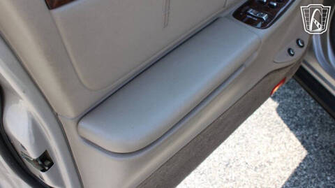 2002 Lincoln Town Car Executive