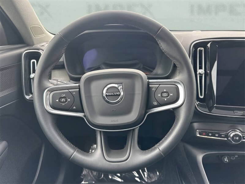 2025 Volvo XC40 B5 Plus Dark Theme