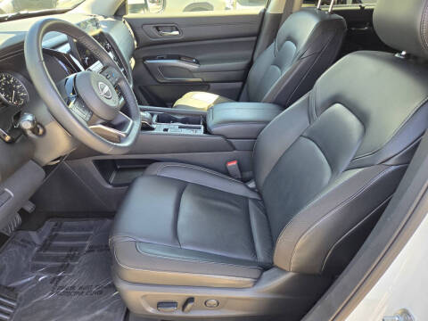 2023 Nissan Pathfinder SL