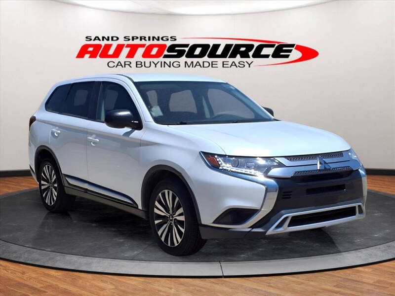 2020 Mitsubishi Outlander ES's photo