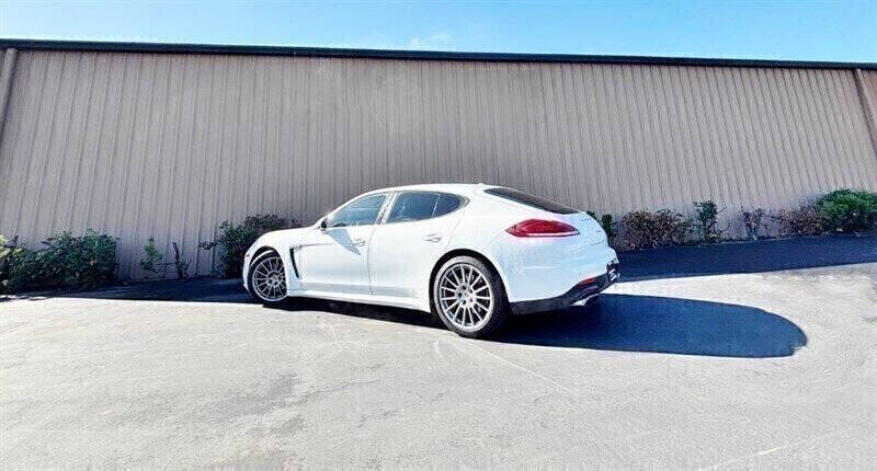 2016 Porsche Panamera Edition