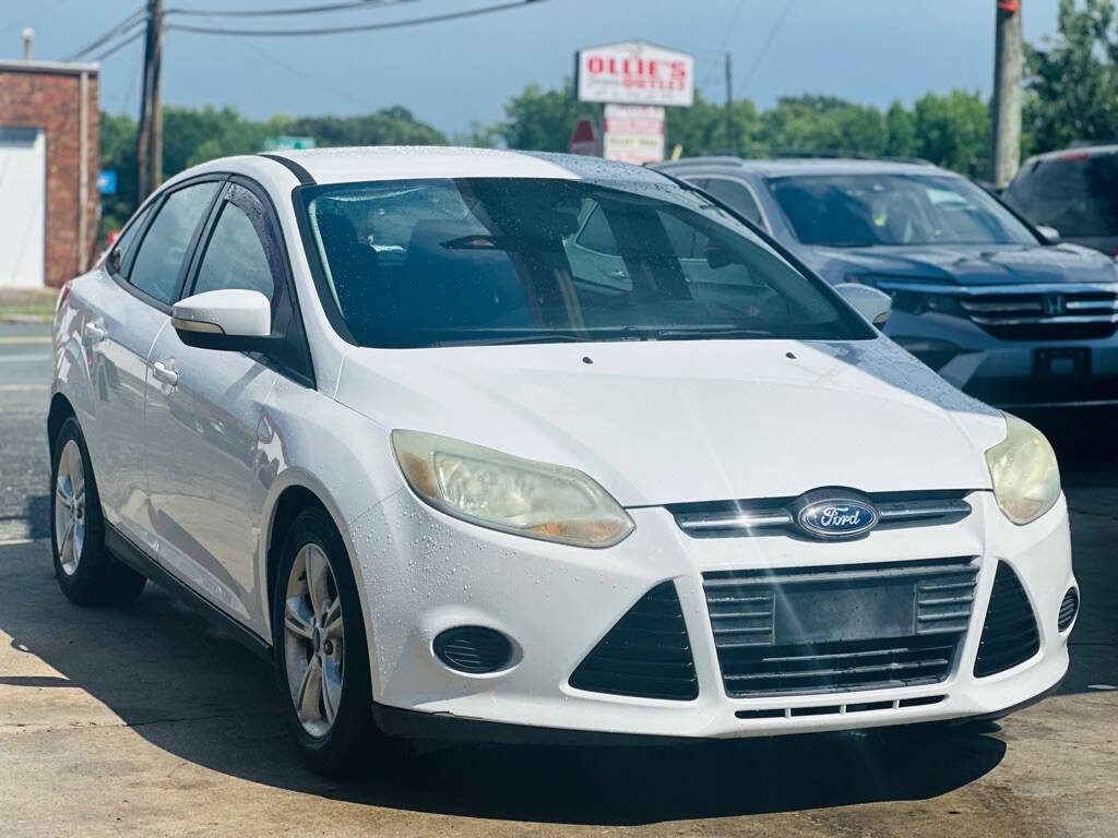 White 2013 Ford Focus Sedan Front-Wheel Drive 6-Speed Automatic