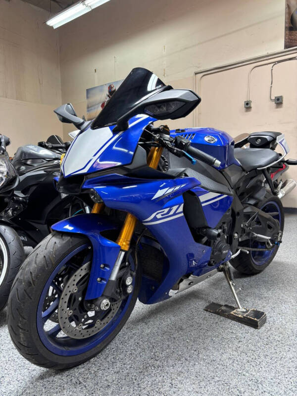 2017 Yamaha YZF-R1