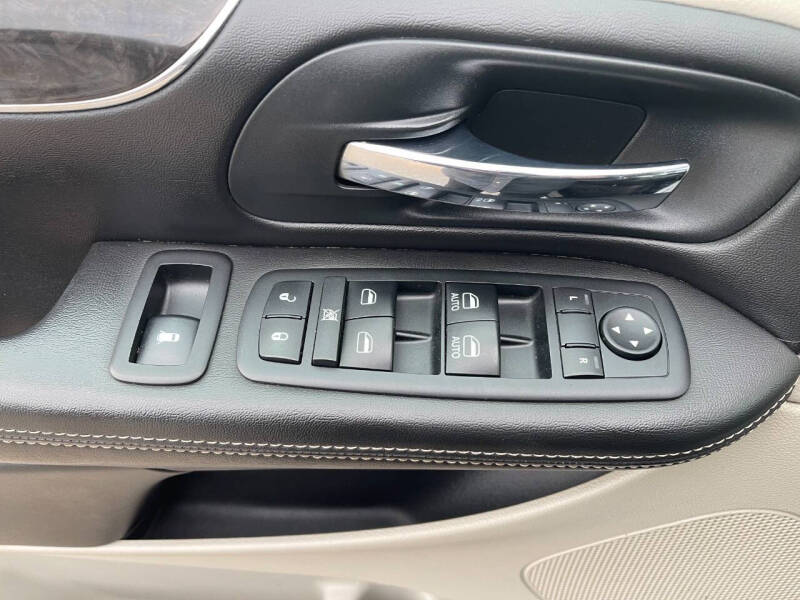 2012 Chrysler Town and Country Touring-L