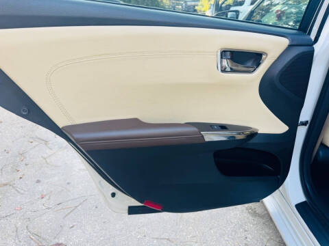 2013 Toyota Avalon XLE