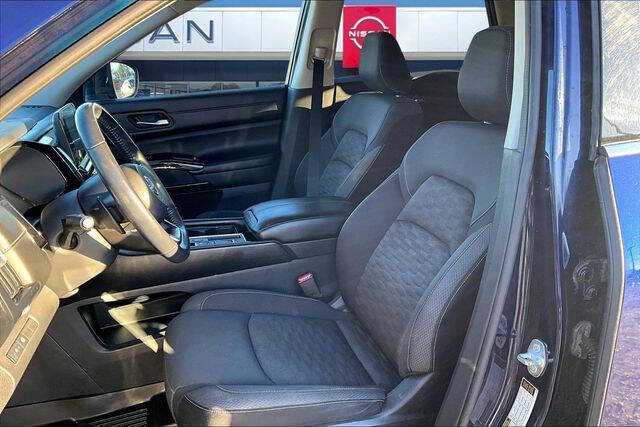 2022 Nissan Pathfinder SV