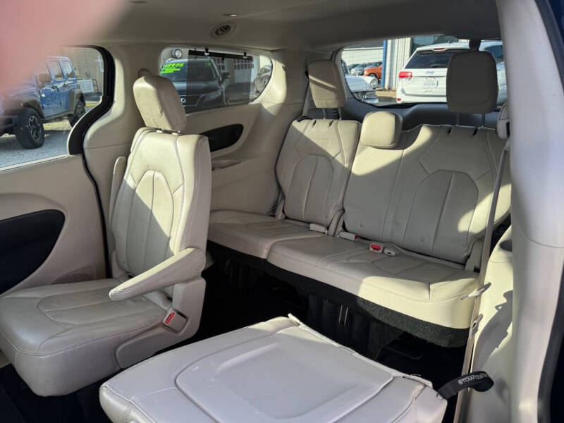 2017 Chrysler Pacifica Touring-L Plus