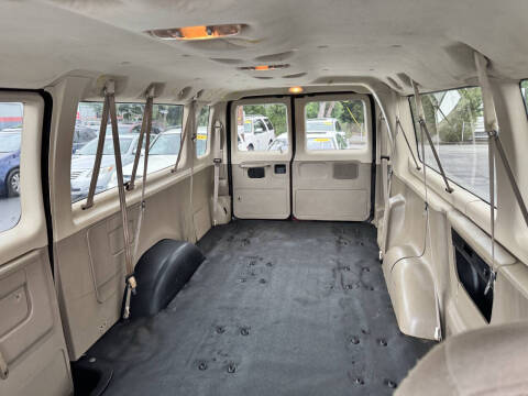 2004 Ford E-Series E-350 SD XLT