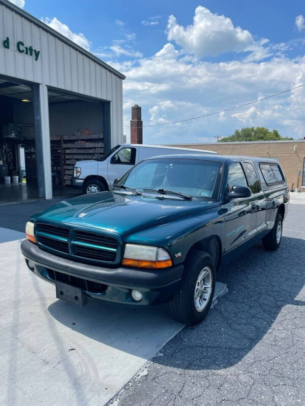 1998 Dodge Dakota for sale at Village Auto Center INC in Harrisonburg VA