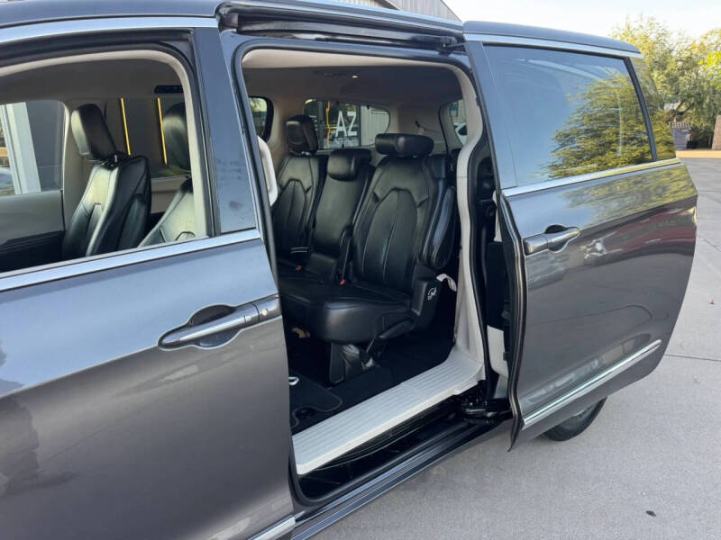 2017 Chrysler Pacifica Touring-L Plus