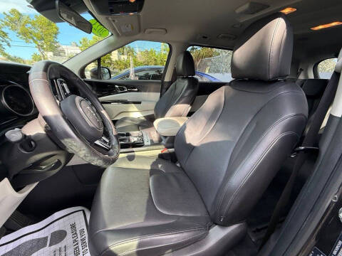 2023 Kia Carnival EX