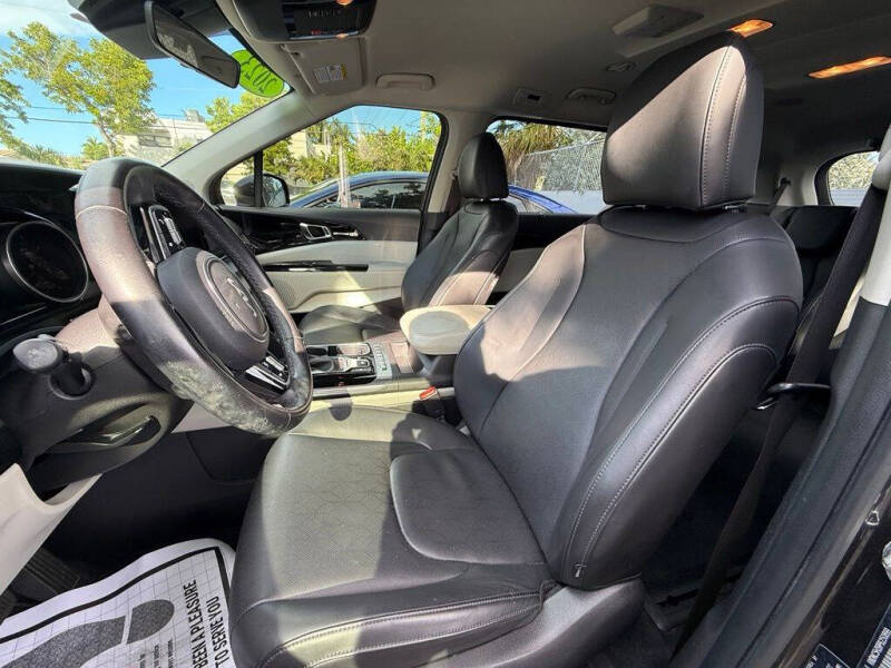 2023 Kia Carnival EX
