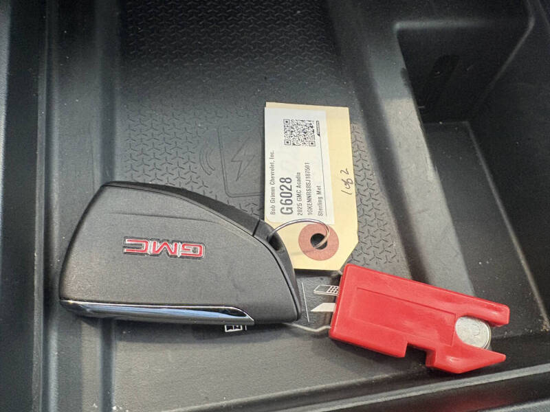 2025 GMC Acadia Elevation