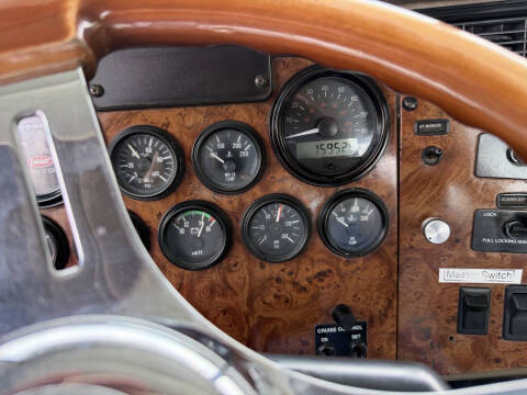 2001 Peterbilt 330
