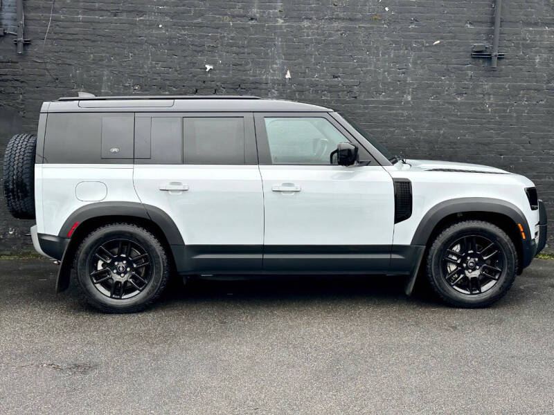 2023 Land Rover Defender 110 SE