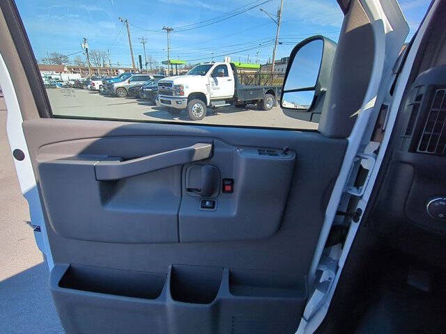 2025 Chevrolet Express 2500