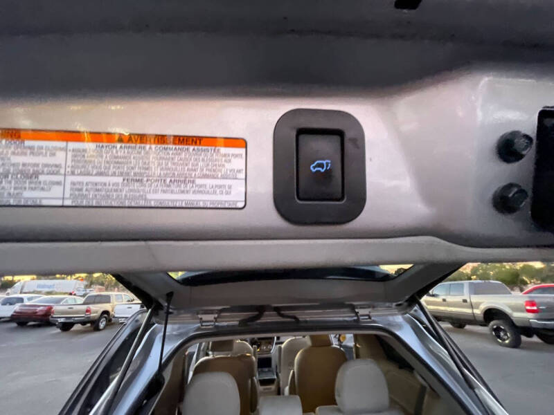 2017 Toyota Sienna XLE 8-Passenger
