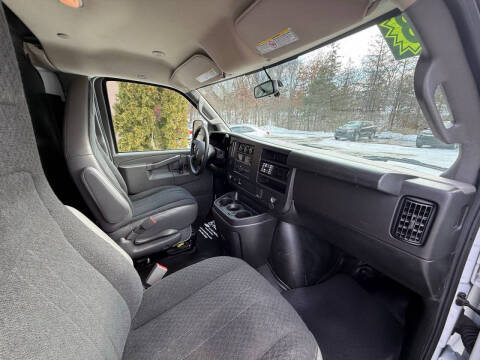 2023 GMC Savana 2500